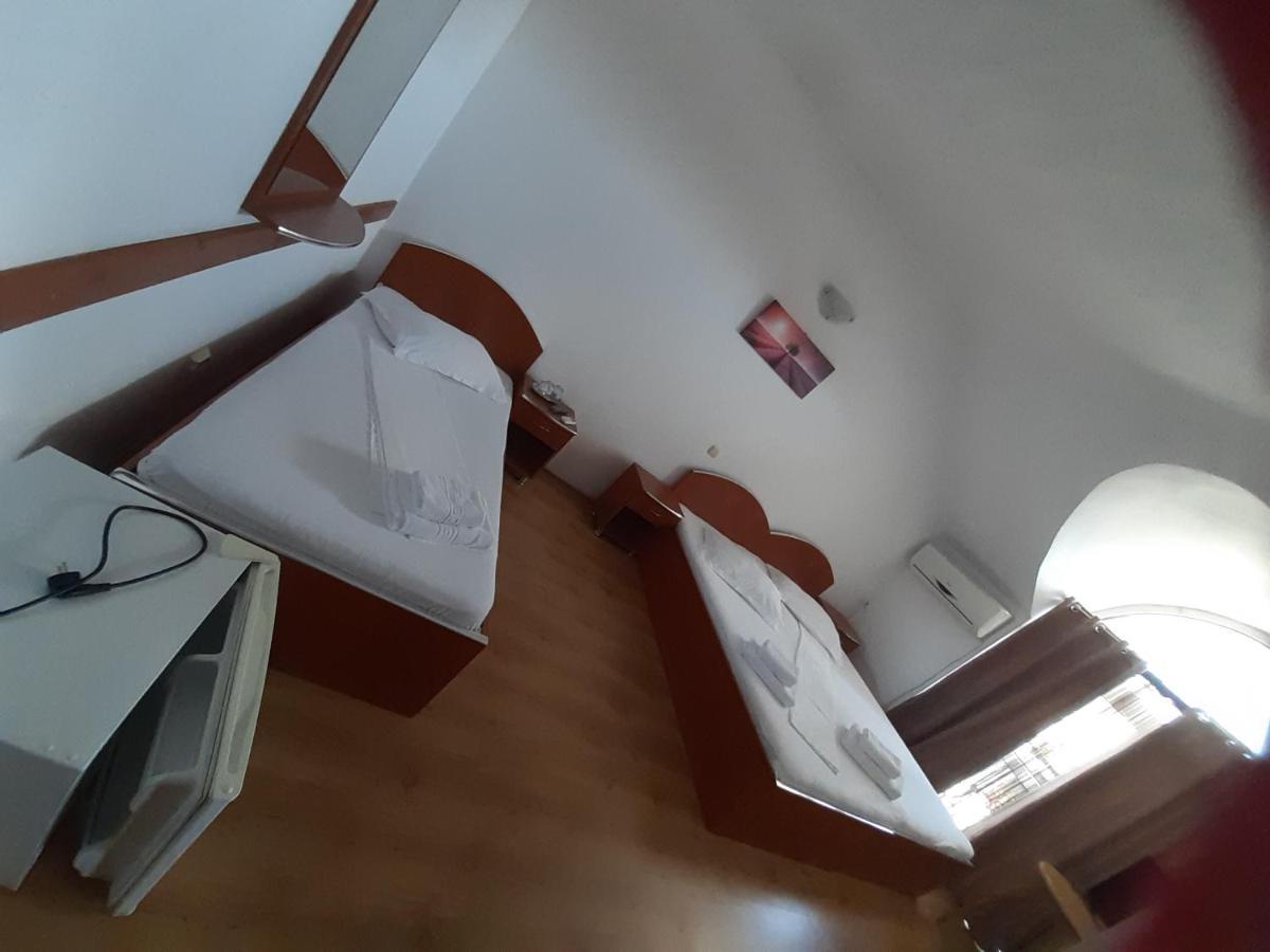 Casa Traiana Alba Iulia Exterior foto